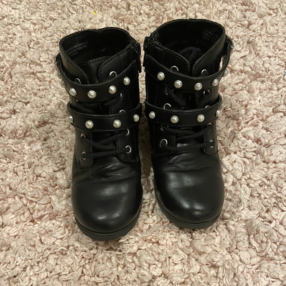 Black boot